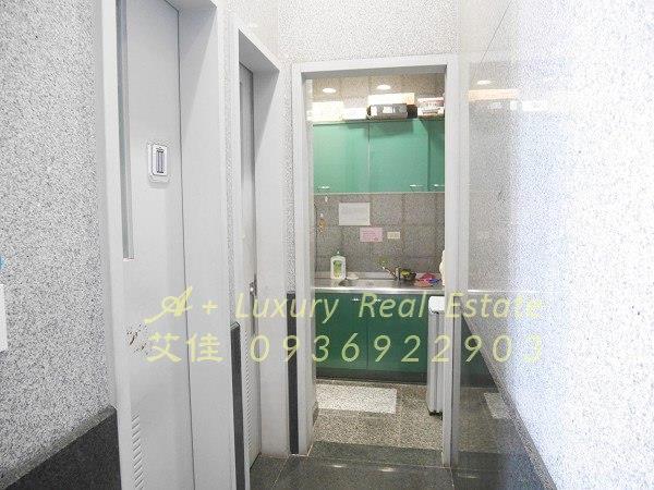 近捷運內科西湖辦公室