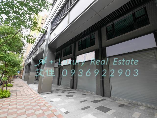 璞真永吉挑高金店面