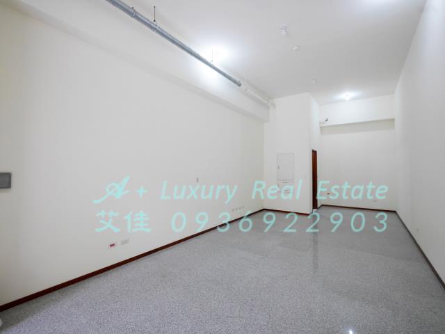 璞真永吉挑高金店面