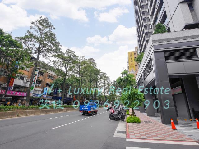 璞真永吉挑高金店面
