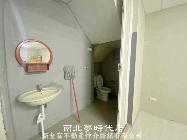 中西區透天-12
