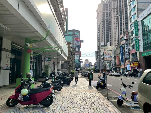 東區拍賣透天-4