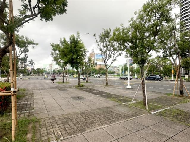 高雄新興區大樓-4