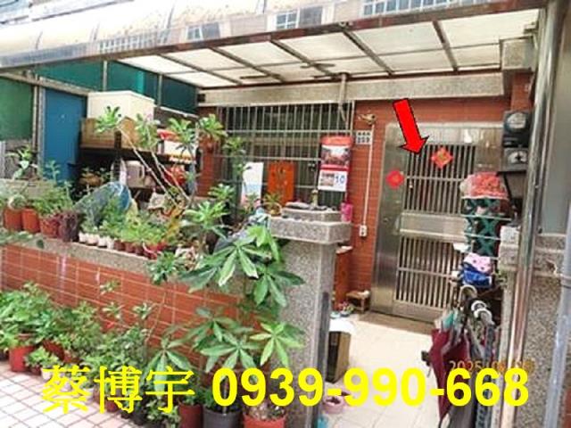 東區法拍屋軍輝路透天