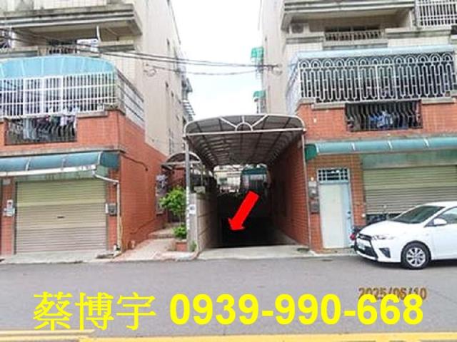 東區法拍屋軍輝路透天