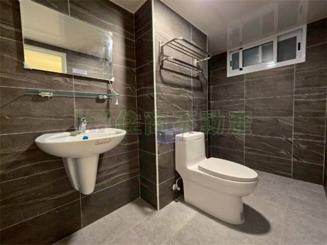 高雄新興區大樓-12