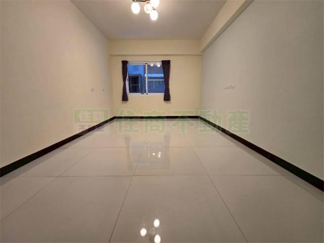 高雄新興區大樓-6