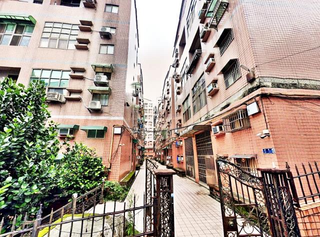 世界大同四房車位