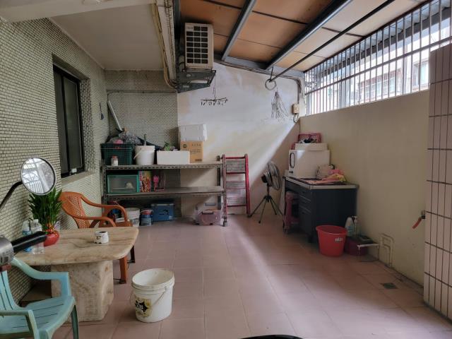 華勛一樓3房門前停車