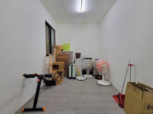 華勛一樓3房門前停車