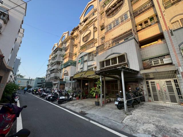 高雄岡山大樓拍賣-9