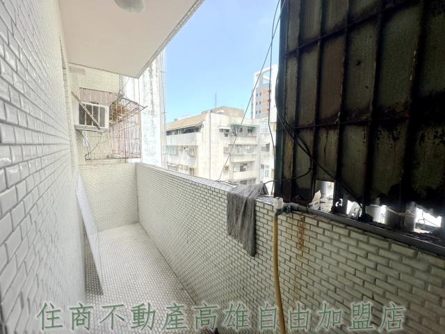 高雄新興區大樓-15