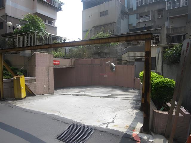 新北五股法拍大樓-4