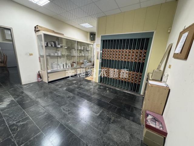 台南安平店面-8