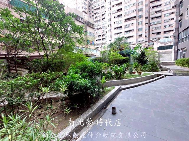 台南東區店面-12