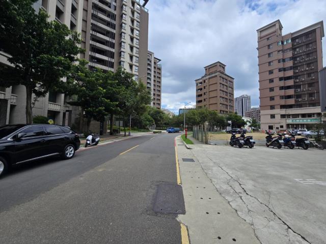 青埔國小店面+雙車位