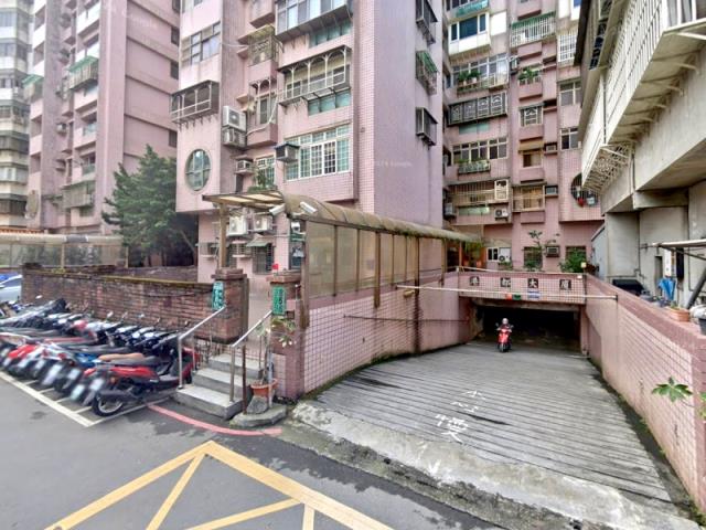 新北八里大樓法拍-3