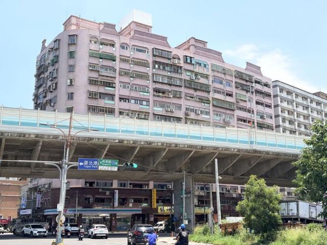八里法拍大樓-1